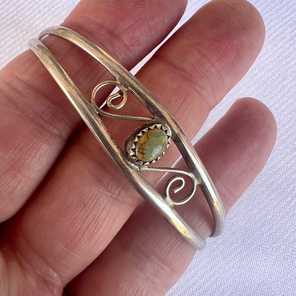 Vintage Turquoise & Solid Sterling Silver Cuff Bracelet - Picture 4 of 10